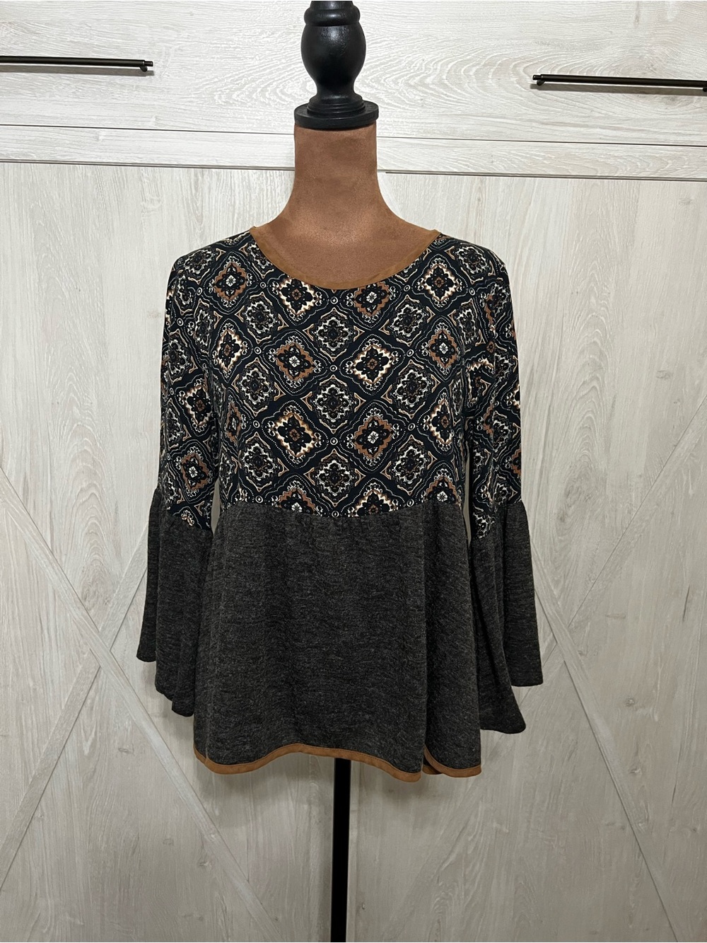 THML Mixed Media Geometric Medallion Peplum Blouse Bell Sleeve Size medium